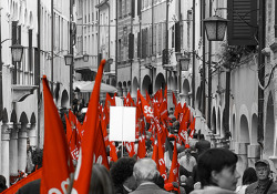 Partiti cortei in tutta Italia