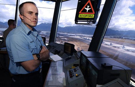 Sciopero dei controllori, la compagnia si scaglia contro i sindacati