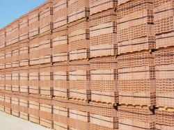 Rinnovato il contratto, 70 euro di aumento per i 30mila addetti del settore