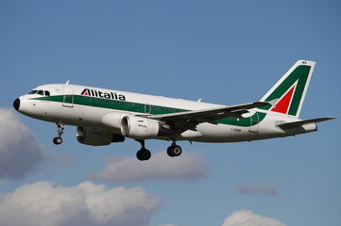 Alitalia, i sindacati: soluzione su contratti di solidarietà scaduti del personale navigante
