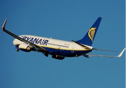 Ryanair, Ue: il personale di volo non è vincolato al diritto irlandese