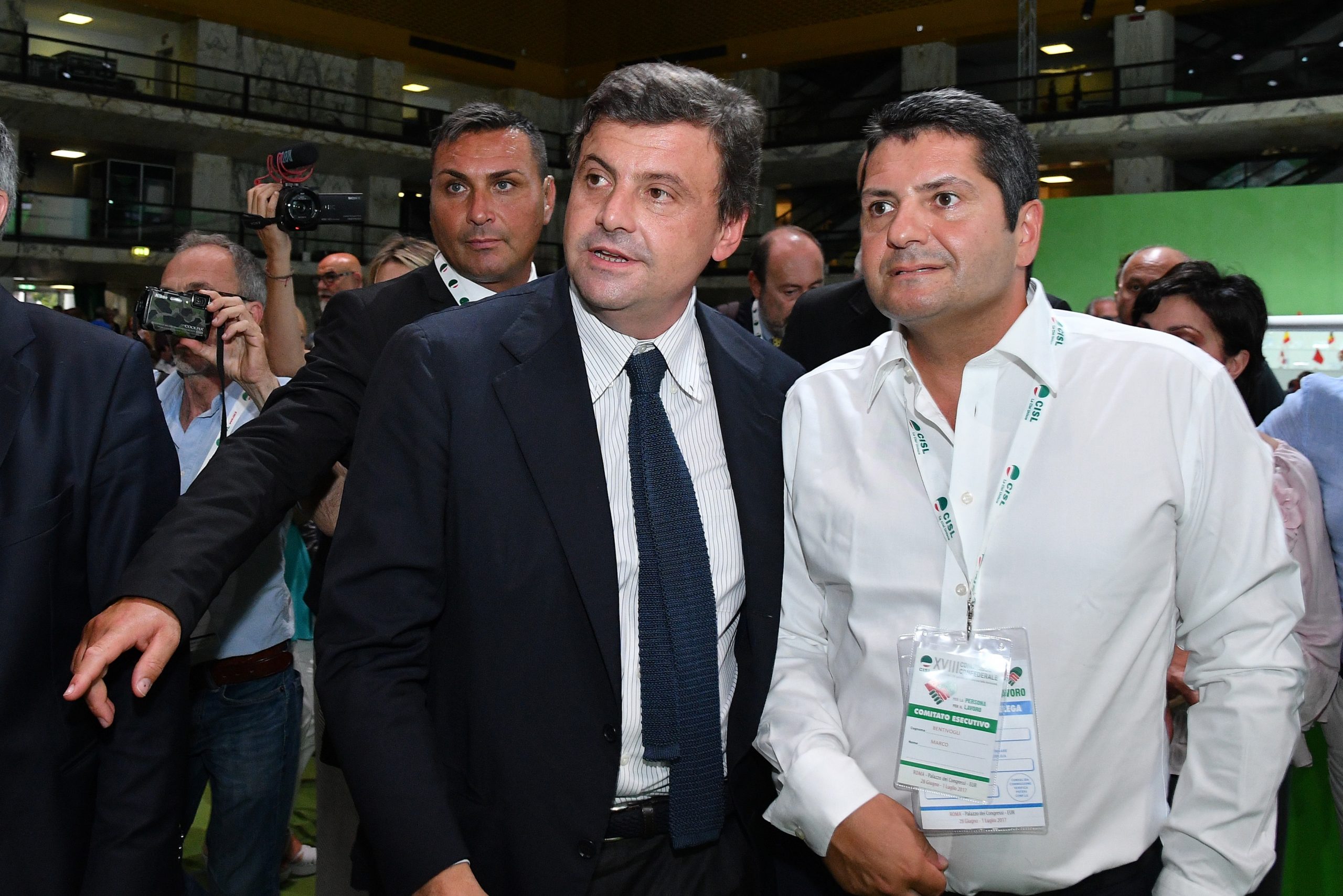 Dammi tre parole e ti ricostruisco l’Italia: il piano Calenda-Bentivogli, in breve