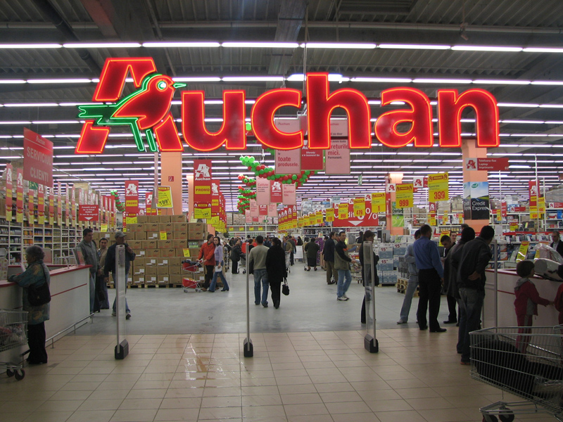 Auchan, prossimi alla chiusura gli ipermercati di Napoli Argine e Catania La Rena