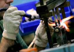 Manifatturiero di eurozona e  Italia in frenata a marzo