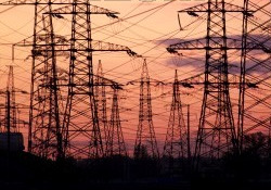 Elettrici, firmata l’ipotesi di accordo, 124 euro l’aumento complessivo