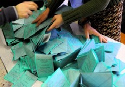 Vince il sì al referendum, la Toscana resta al centrosinistra