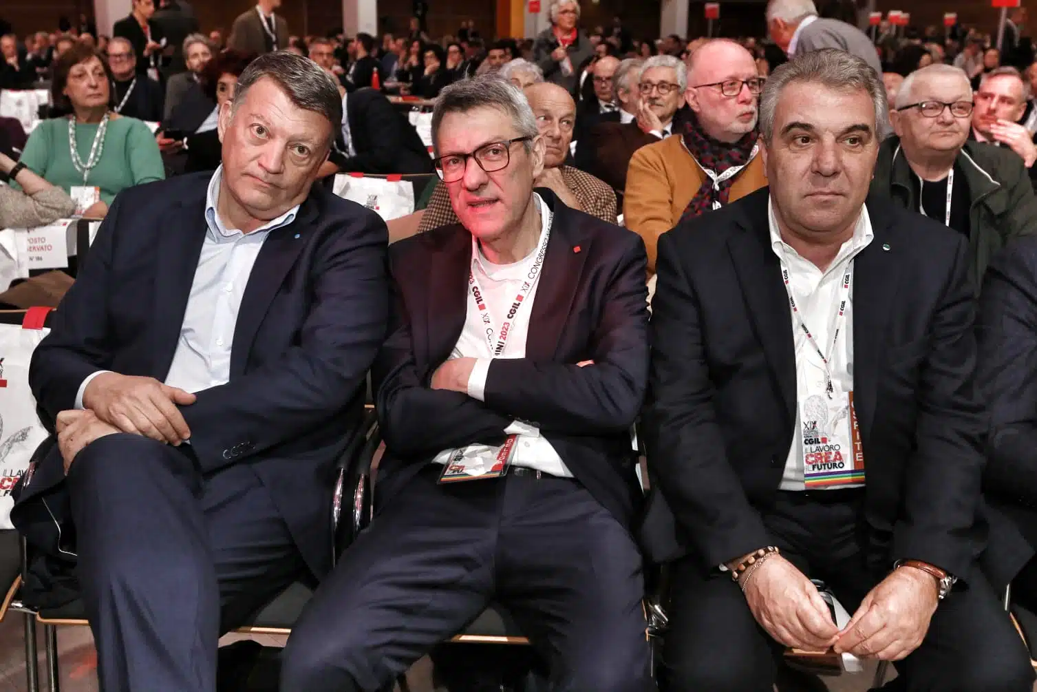“Caro Maurizio, caro Pierpaolo, caro Gigi…” . Il miracolo del governo che ricompatta i sindacati: Cgil, Cisl e Uil pronte alla mobilitazione. Venerdì la risposta della premier Meloni