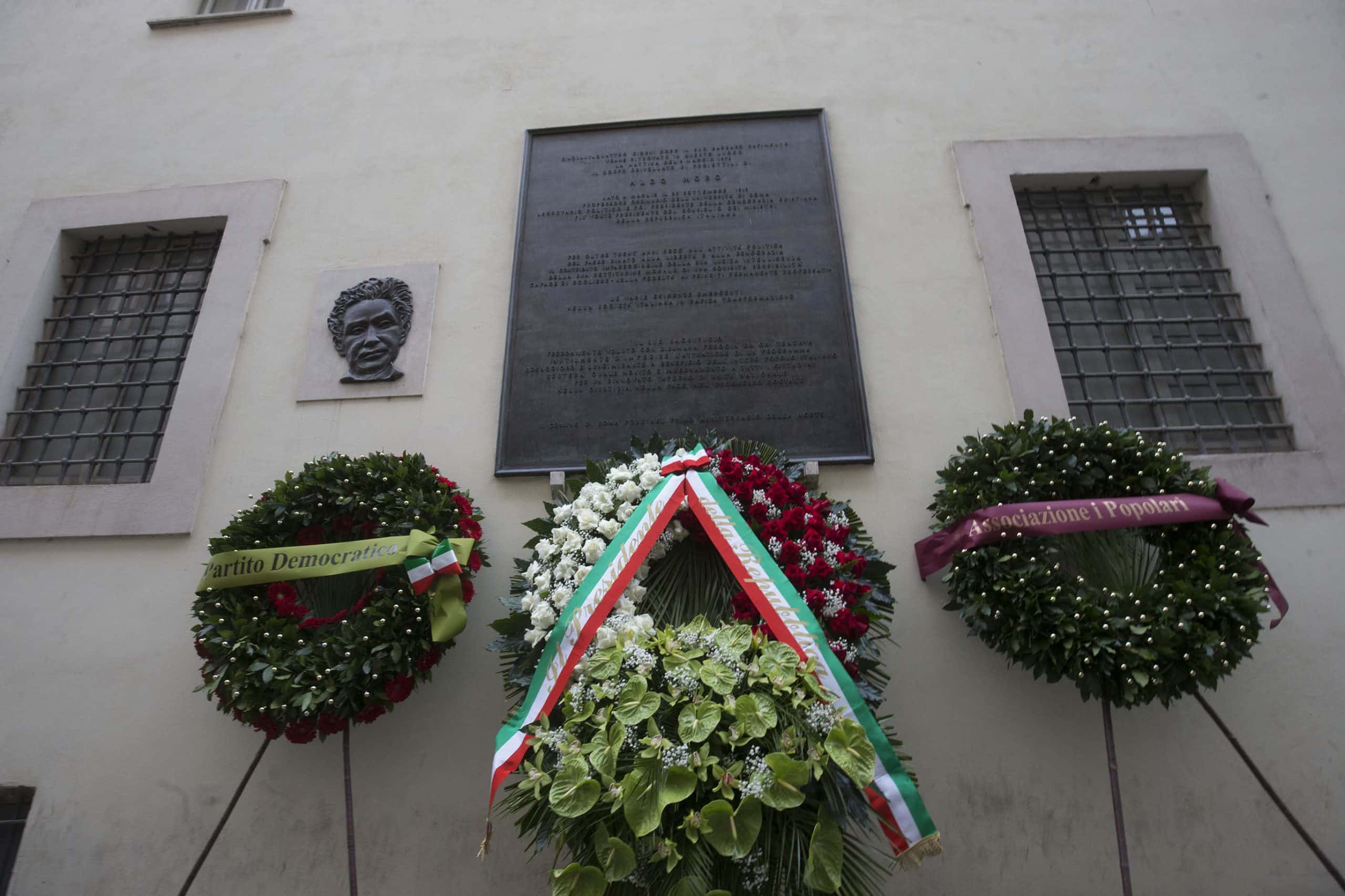 Terrorismo, cerimonia al Quirinale per il Giorno della Memoria. Mattarella: la democrazia si nutre di tolleranza e confronto