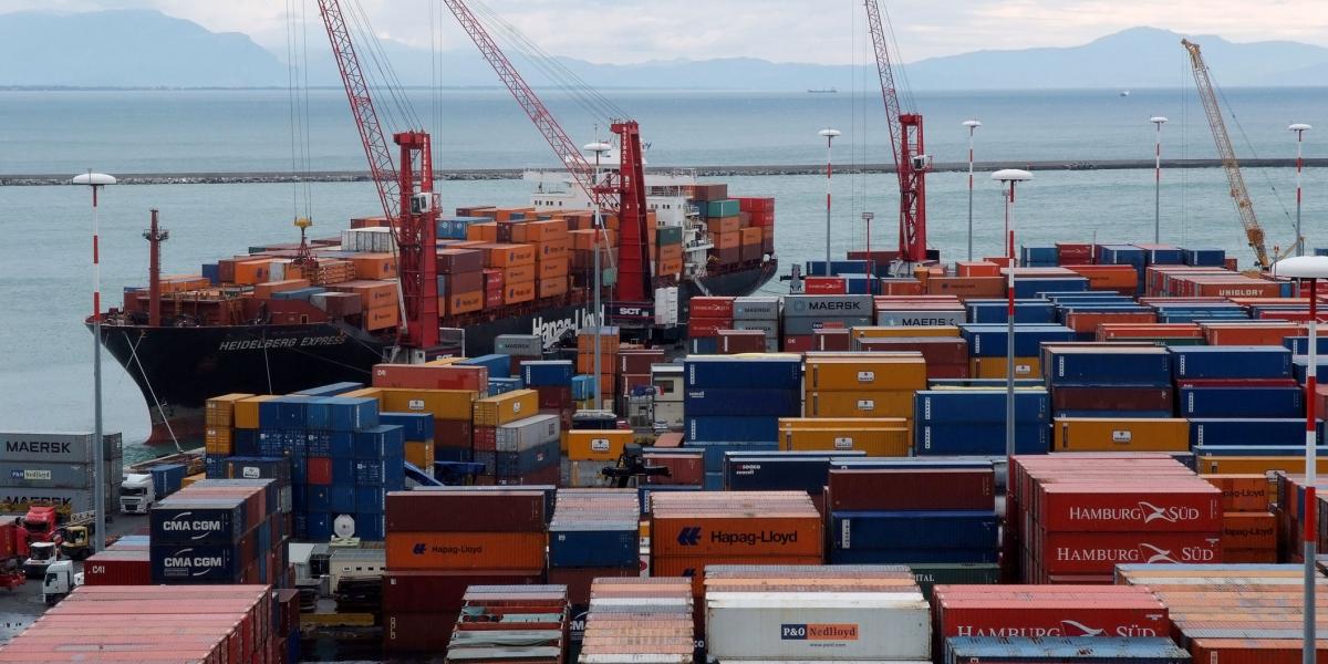 Morti sul lavoro, ancora una vittima: uomo investito da camion al porto di Salerno. I sindacati: sciopero di 24 ore nei porti della Campania