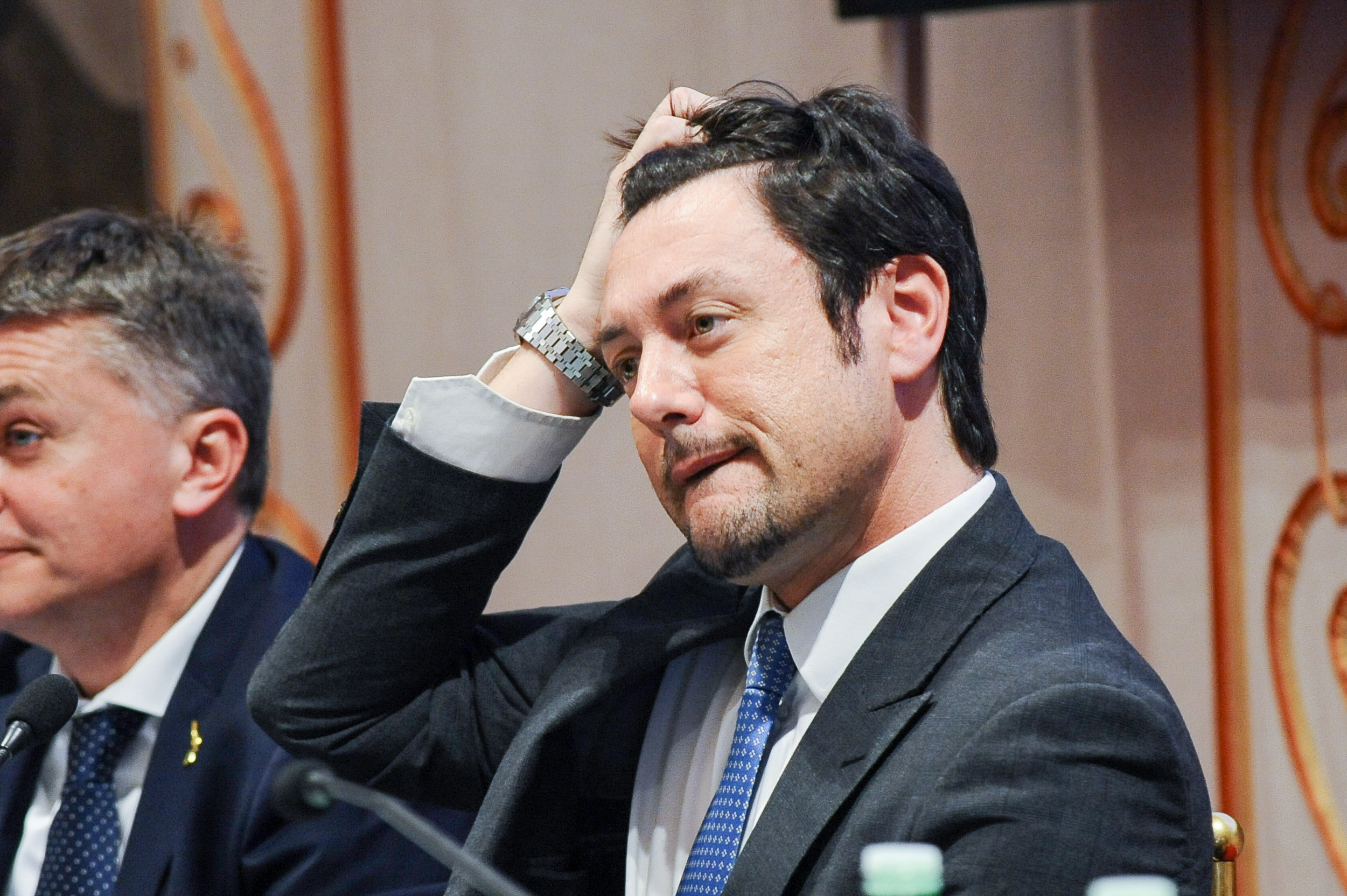 La vicenda Giambruno: profili di diritto del lavoro, rischi di sanzioni per il lavoratore e oneri formali in capo all’azienda