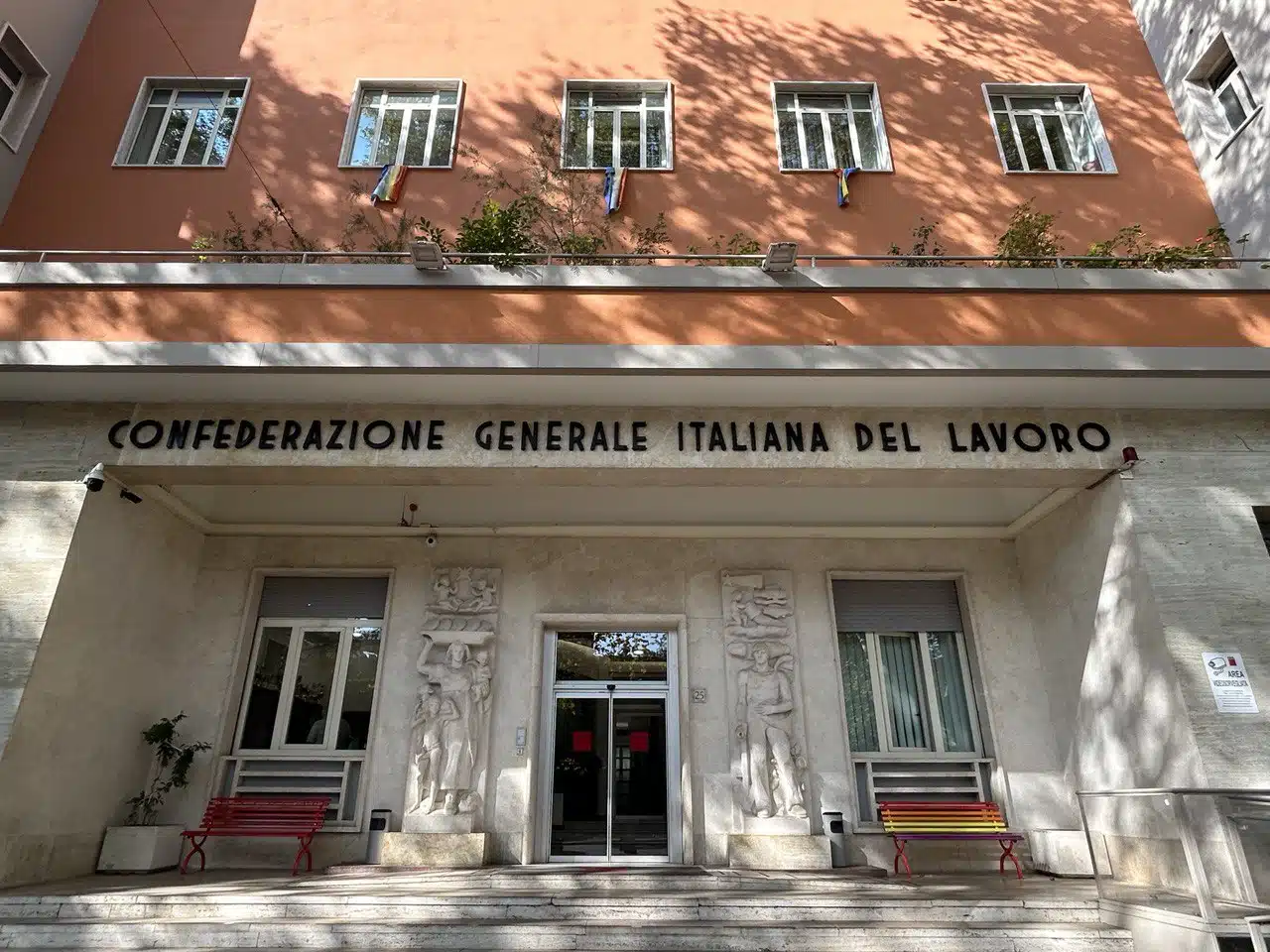 Cgil, l’assemblea rilancia lo sciopero generale contro la manovra, ma con calma: prima il confronto con Cisl e Uil