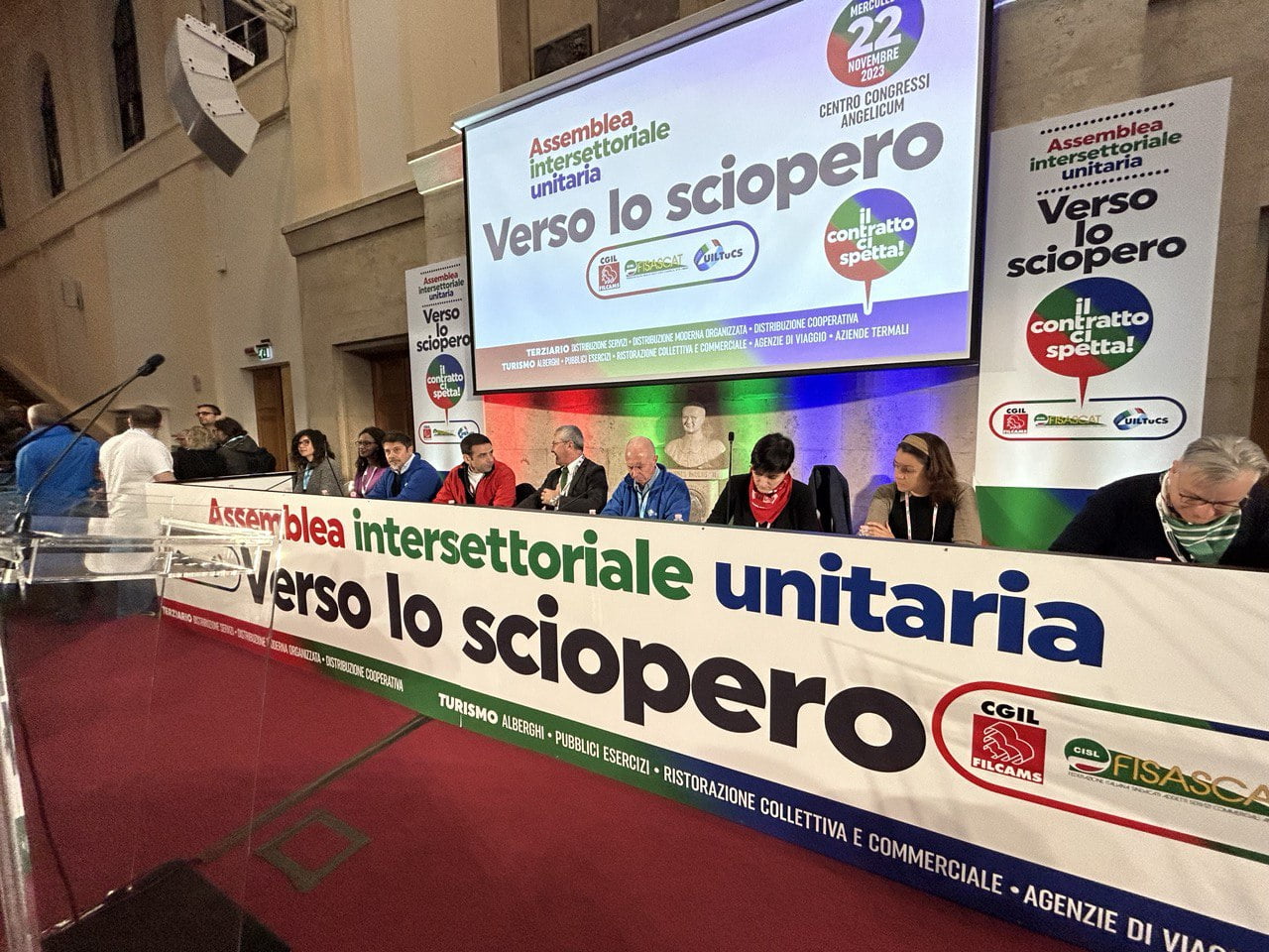“Il contratto ci spetta”, l’assemblea dei delegati di terziario e turismo verso lo sciopero del 22 dicembre