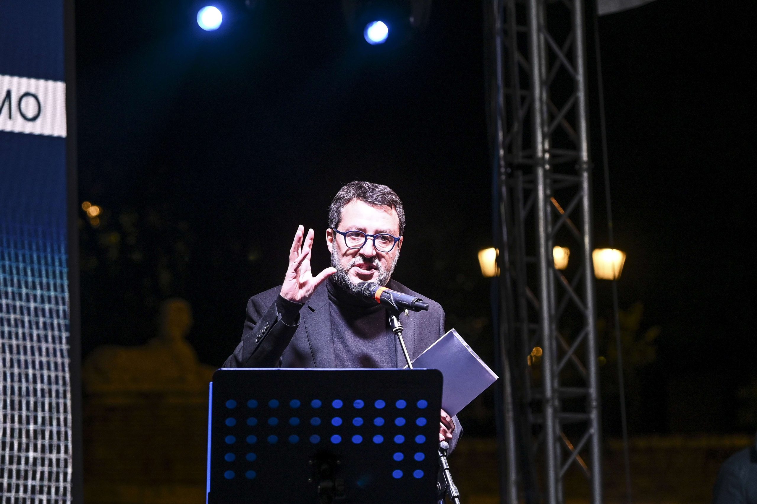 Salvini contro tutti