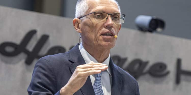 Stellantis, Tavares: abbiamo bisogno di tutte le fabbriche italiane, Pomigliano e Mirafiori hanno un futuro
