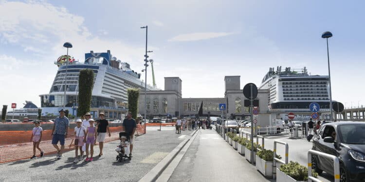 Incidente al porto di Napoli, operaio muore durante un’operazione di carico. I sindacati: fermare questa scia di sangue