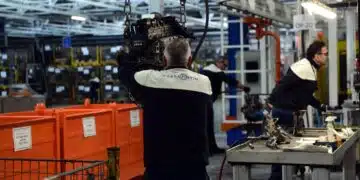 Stellantis, siglato accordo con i sindacati per uscite incentivate, la Fiom non firma