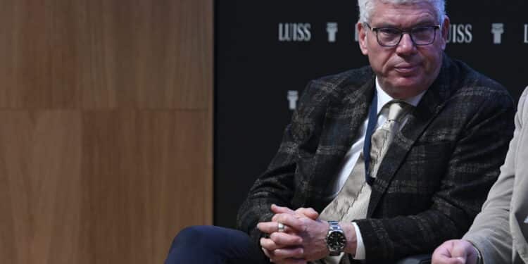 Faraoni (Fistel-Cisl), lo scorporo di Tim e la fusione Vodafone-Fastweb aspetti inevitabili della crisi delle tlc. Dalla politica troppa disattenzione verso il settore