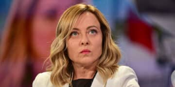 Il mondo all’indietro del governo Meloni