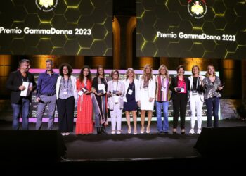 Il premio Gammadonna compie vent’anni e spinge su sostenibilità e mentalità generativa. Al via l’edizione 2024, candidature entro il 4/6. Le imprese al femminile più giovani e strutturate