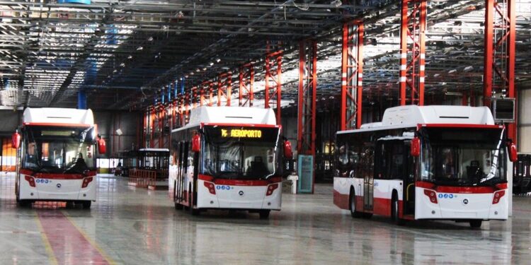 Industria Italiana Autobus, il Mimit prende tempo prima della cessione. I sindacati: cercare azioni condivise con garanzia del Governo