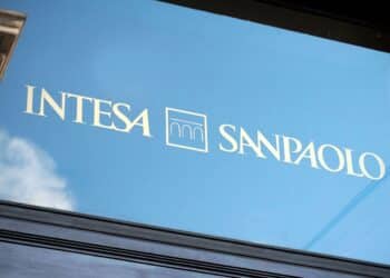Intesa Sanpaolo, raggiunto l’accordo: premi da 1.150 a 2.950 euro per i 70.000 lavoratori