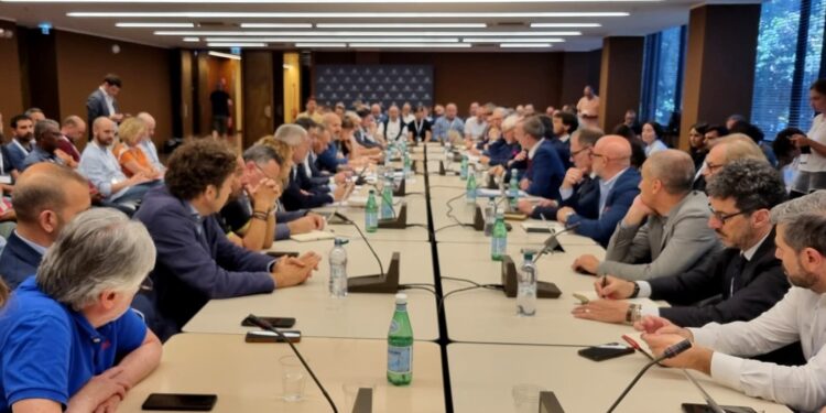 Metalmeccanici, riparte il negoziato per il rinnovo. Federmeccanica: “Lavoriamo per un contratto calato nella realtà”