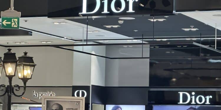 Caporalato, lavoro nero ed esternalizzazione: commissariamento per Dior Manufactures