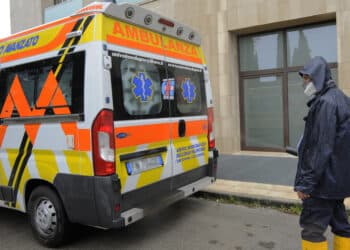 Mantova, operaio muore incastrato tra i rulli di un macchinario