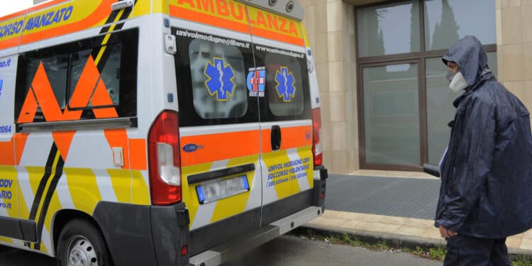 Mantova, operaio muore incastrato tra i rulli di un macchinario