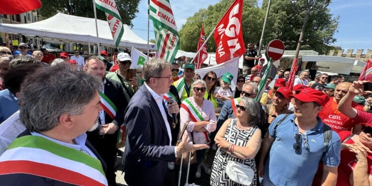 Mozarc Bellco Mirandola: prosegue lo sciopero, ai 350 a rischio licenziamento anche la solidarietà del presidente di Confindustria