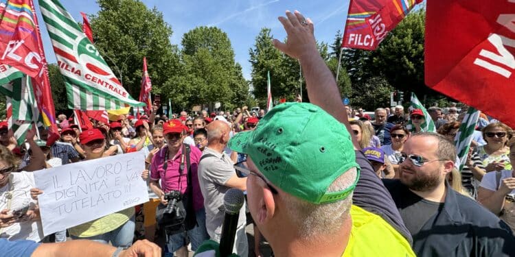 Mozarc Bellco Mirandola: prosegue lo sciopero, ai 350 a rischio licenziamento anche la solidarietà del presidente di Confindustria