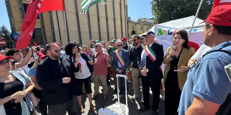 Mozarc Bellco Mirandola: prosegue lo sciopero, ai 350 a rischio licenziamento anche la solidarietà del presidente di Confindustria