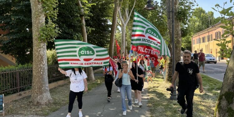 Mozarc Bellco Mirandola: prosegue lo sciopero, ai 350 a rischio licenziamento anche la solidarietà del presidente di Confindustria