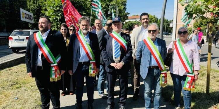 Mozarc Bellco Mirandola: prosegue lo sciopero, ai 350 a rischio licenziamento anche la solidarietà del presidente di Confindustria
