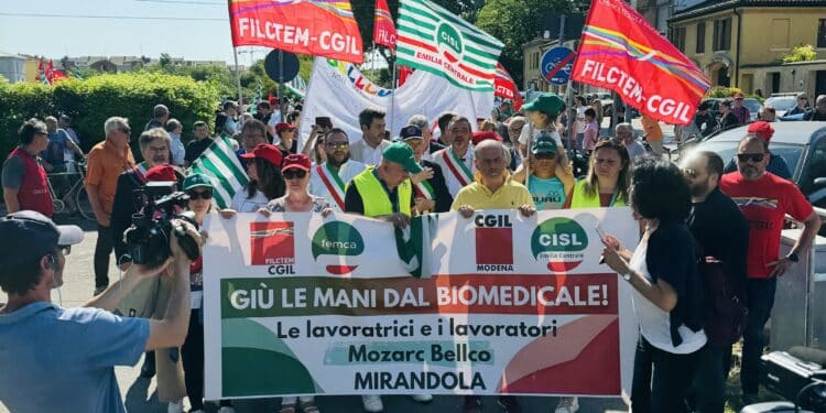 Mozarc Bellco Mirandola: prosegue lo sciopero, ai 350 a rischio licenziamento anche la solidarietà del presidente di Confindustria
