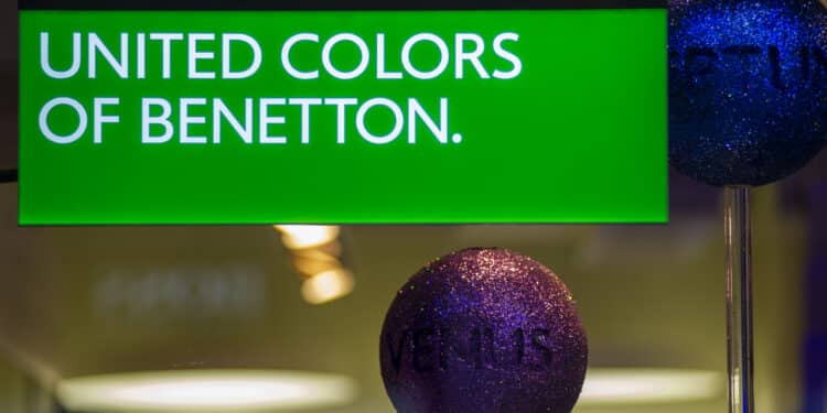 Benetton, solidarietà al 40% per 375 lavoratori. Il no dei sindacati: “Accordo penalizzante”