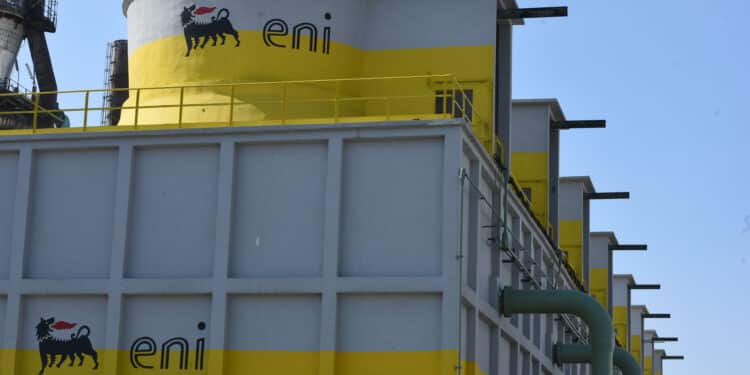 Energia, 42 lavoratori in appalto della Sms Operation Italia senza stipendio: a Livorno scatta la mobilitazione a oltranza