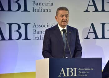 Assemblea Abi, Panetta: l’aumento dei salari è inevitabile, adeguare i tassi all’inflazione