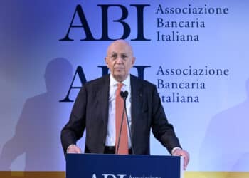Assemblea Abi, Panetta: l’aumento dei salari è inevitabile, adeguare i tassi all’inflazione