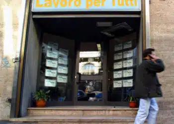 Lavoro, Istat: calano (leggermente) gli occupati tra i precari e gli autonomi, in crescita i contratti stabili