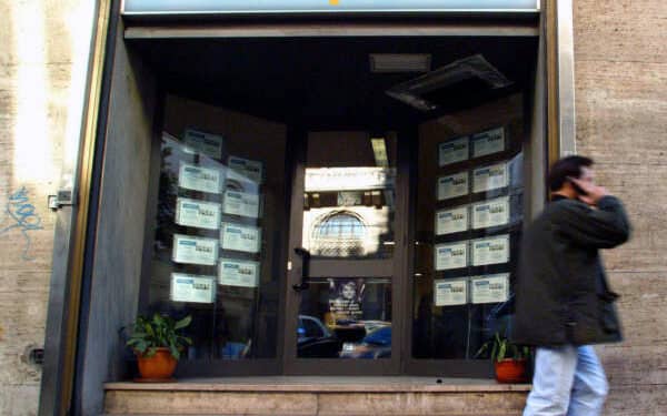 Lavoro, Istat: calano (leggermente) gli occupati tra i precari e gli autonomi, in crescita i contratti stabili