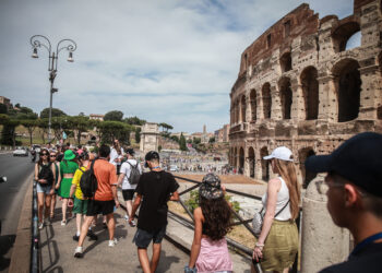 La ripresa nel settore dei servizi in Italia perde slancio, a luglio indice Pmi si smorza a 51,7 punti