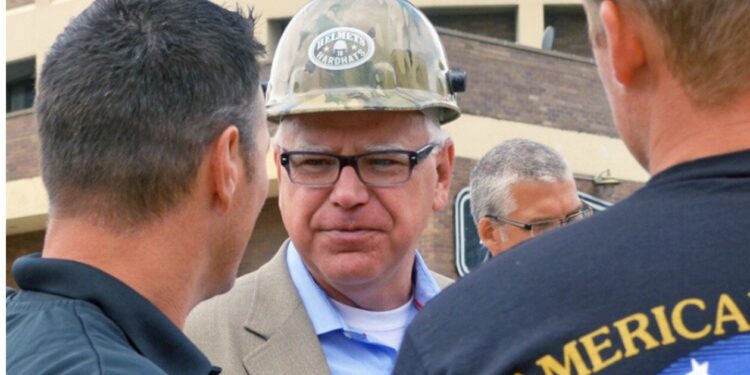 I sindacati Usa brindano al ticket Harris-Walz: “Il governatore del Minnesota uno di noi”. Dal candidato alla vicepresidenza un’agenda ‘’pro worker’’ per battere Trump