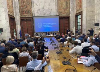 Automotive, Urso annuncia un nuovo piano di incentivi. Ma i sindacati chiedono una visione di sistema e preoccupa la rottura tra governo e Stellantis