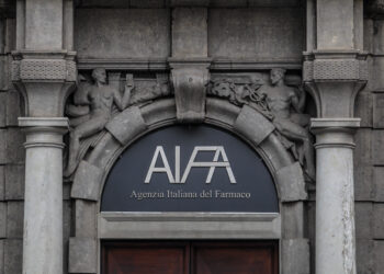 Sanità, i precari dell’AIFA in piazza per un sit-in di protesta: “Diritto al lavoro, non arretriamo”