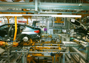 De profundis per l’Auto? Le ricette di Meloni, Landini e Renzi per sopravvivere alla crisi di Stellantis