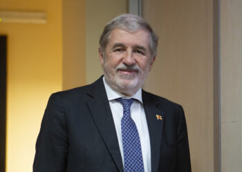 Marco Bucci è il presidente della Regione Liguria, ma il PD doppia FdI