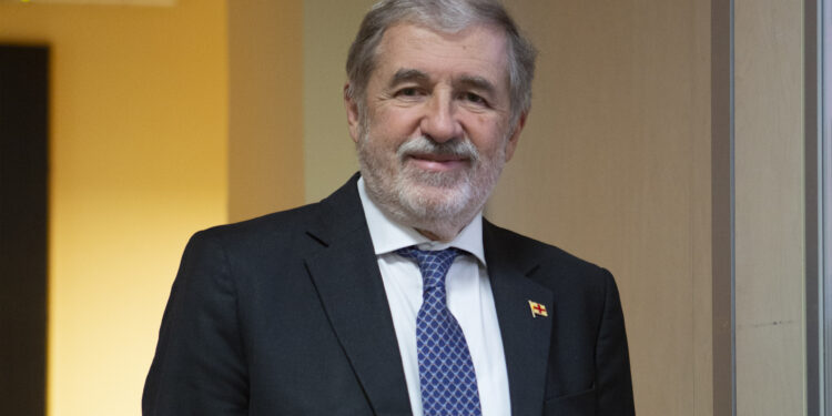 Marco Bucci è il presidente della Regione Liguria, ma il PD doppia FdI