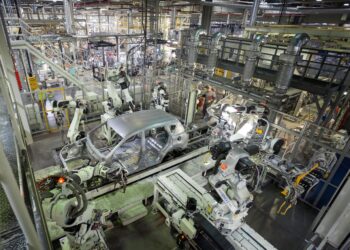 Esplosione alla Toyota di Bologna: 2 morti e 11 feriti.  La fabbrica chiude, 850 in cassa