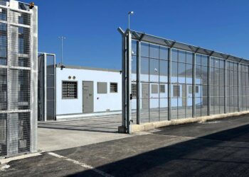 Non al denaro, né all’amore né al cielo: il penosissimo dibattito sui “costi” dei migranti in Albania